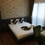 Aura Taksim Otel *